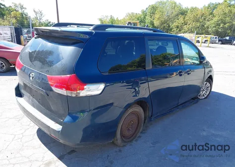 2011 Toyota Sienna Le z USA, uszkodzony, nr VIN 5TDKK3DC1BS021934